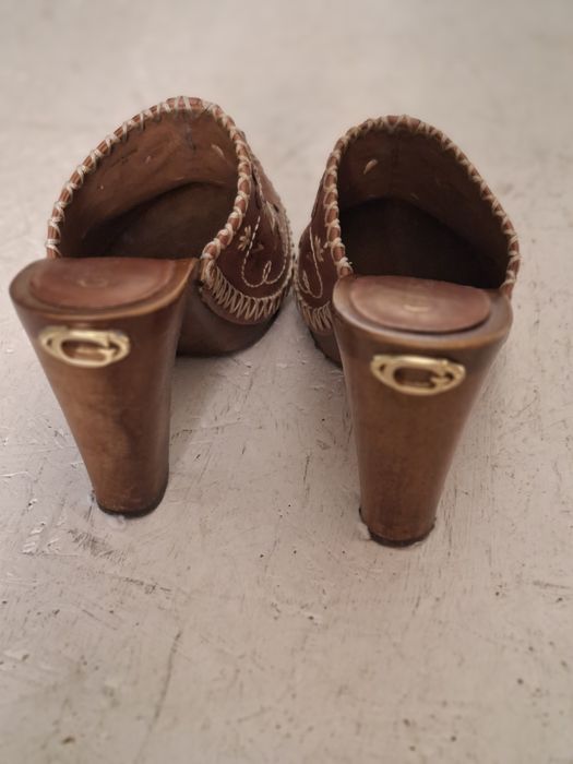 Socas/mules da Guess