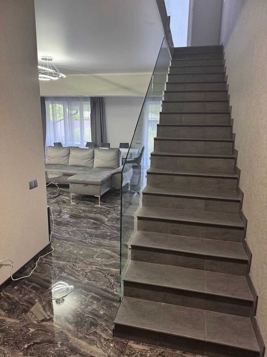 Оренда сучасного будинку 180м² — котеджне містечко «Щастя», Жуляни (Солом'янський р-н)