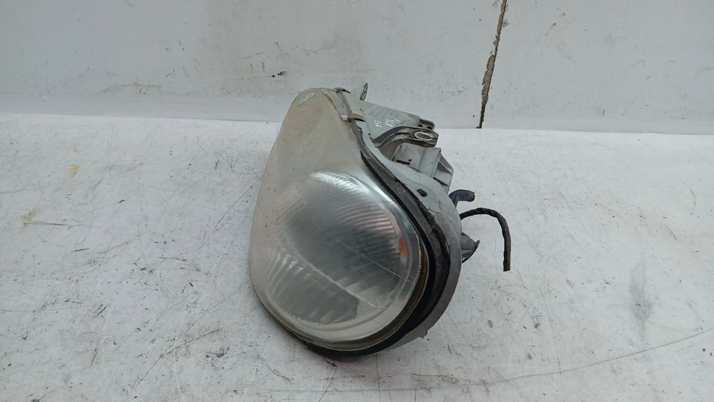 Ótica / farol esquerda KIA Carnival II (GQ)