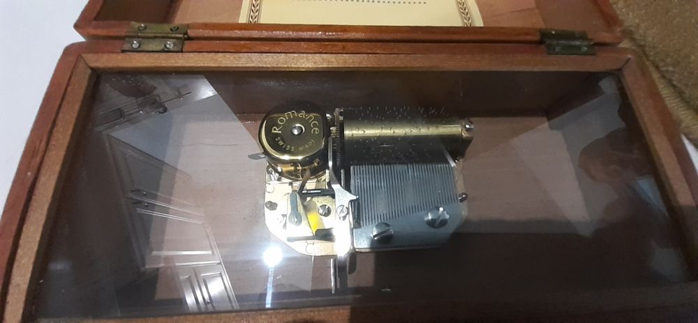 Музична шкатулка Reuge Romance 36 Note Music Box Швейцарія