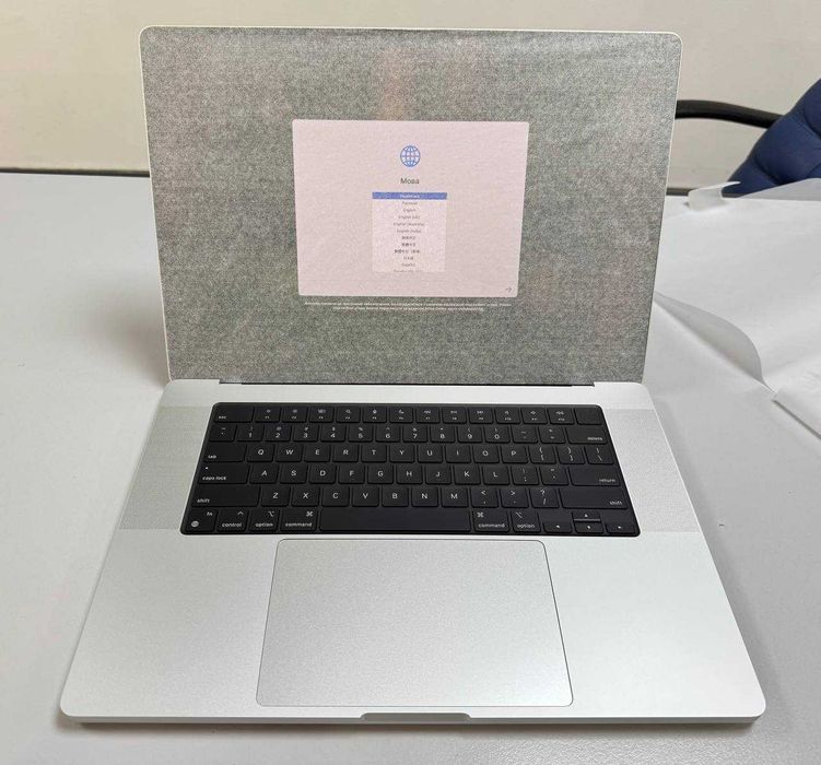MacBook Pro 16" M5 Max 48/2TB 2026 (MGE94LL/A) Silver