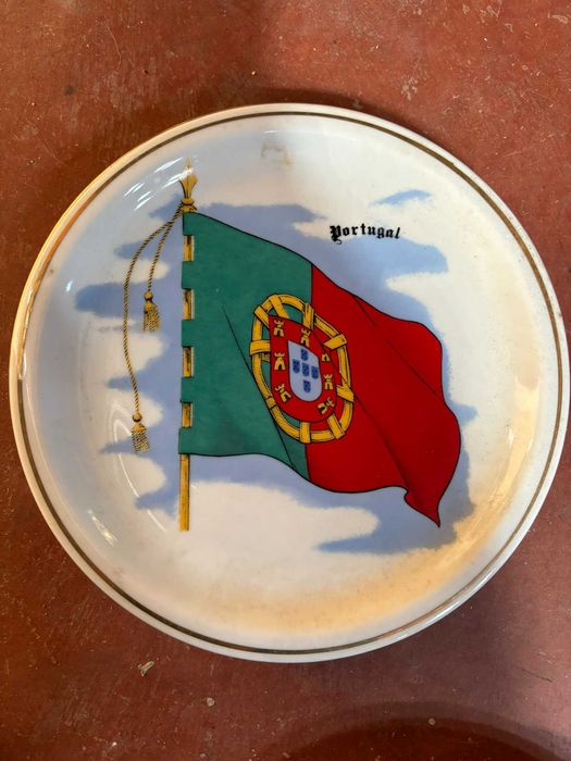 Linda coleção de pratos de Fátima