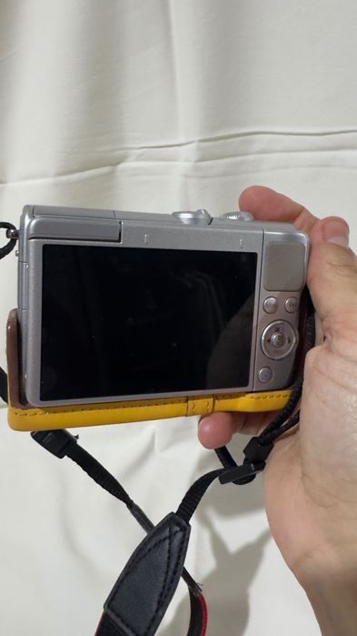 Câmera Canon M100