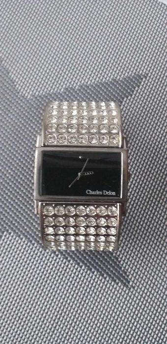 Piękny damski Charles Delon