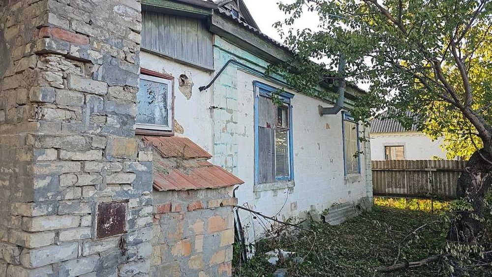 Є будинок, стіни дах, комунікації – зроби ремонт і можна жить.
