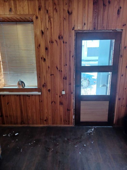 Продам в м.Мерефа магазин та ангар  з 9/25 житлового будинку