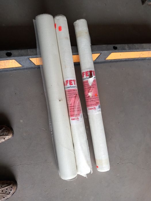 Tapeta imitacja płotna.