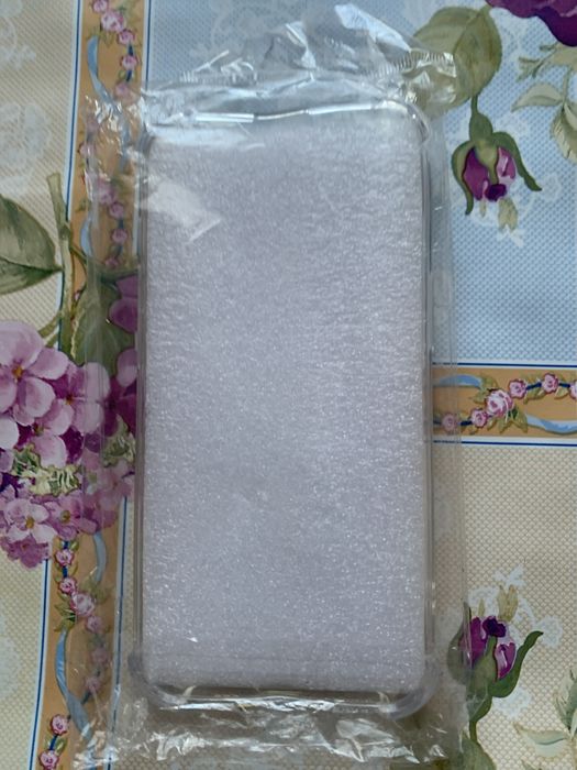 Продам прозрачный чехол на айфон 13