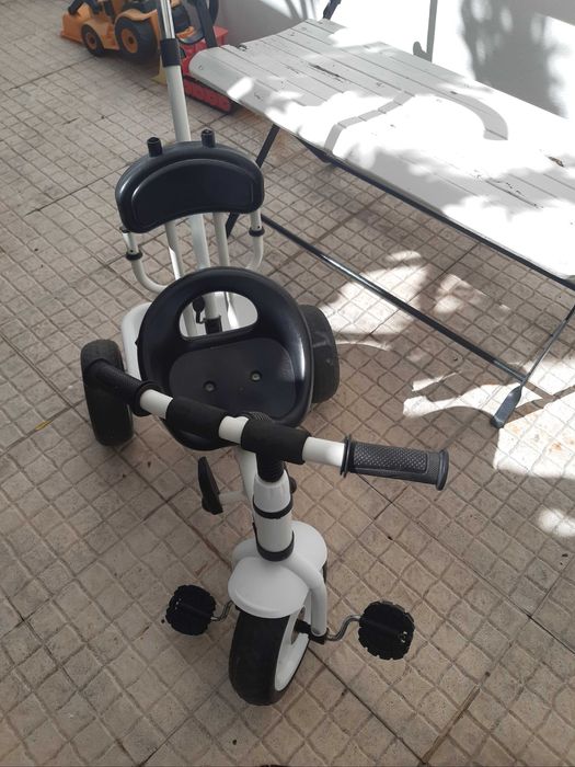 Triciclo fácil de conduzir