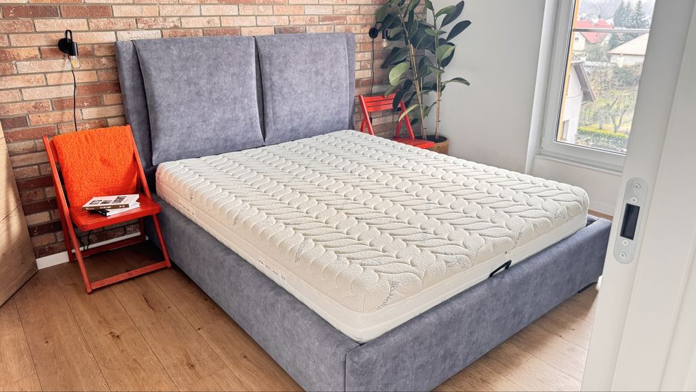 Tapicerowane łóżko IWC