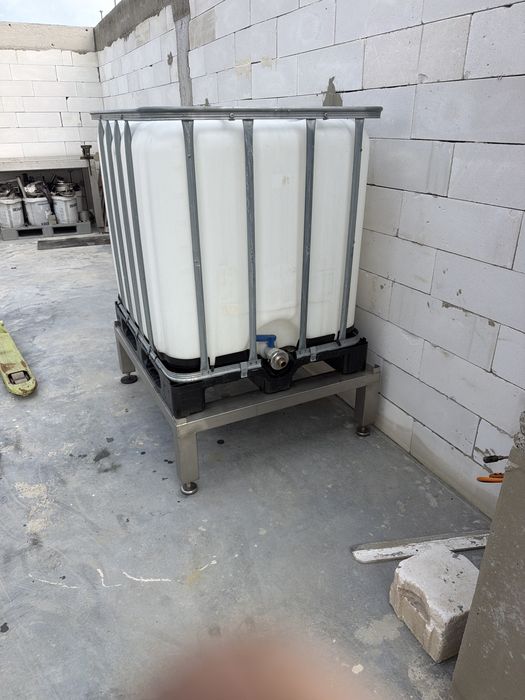 Mauzer zbiornik 1000l na stelazu
