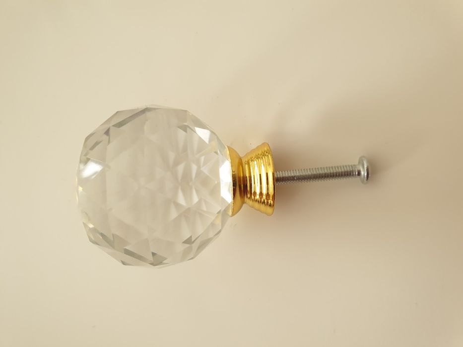 Puxadores de vidro dourados