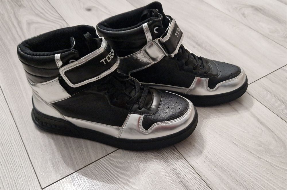 Buty rozm 40 czarno srebrne  Togoshi