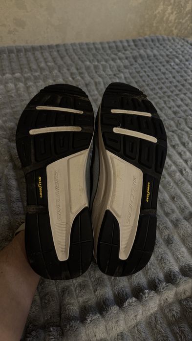 Skechers Global Jogger кросівки хакі 44 розмір б/у
