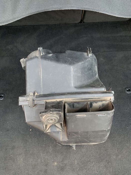 Корпус Воздушного фільтра А6с5 audi 2.5 132 кіловата