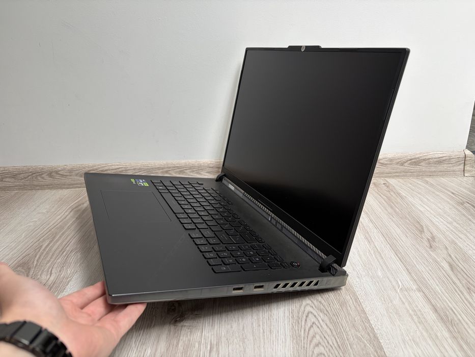 ASUS ROG Strix SCAR 18 | RTX 4090 (16GB) | i9-13980HX | 64GB RAM DDR5 | 2TB |