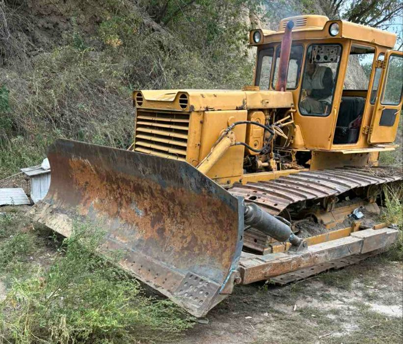 Бульдозер Т-170 (Болотохід) на ходу