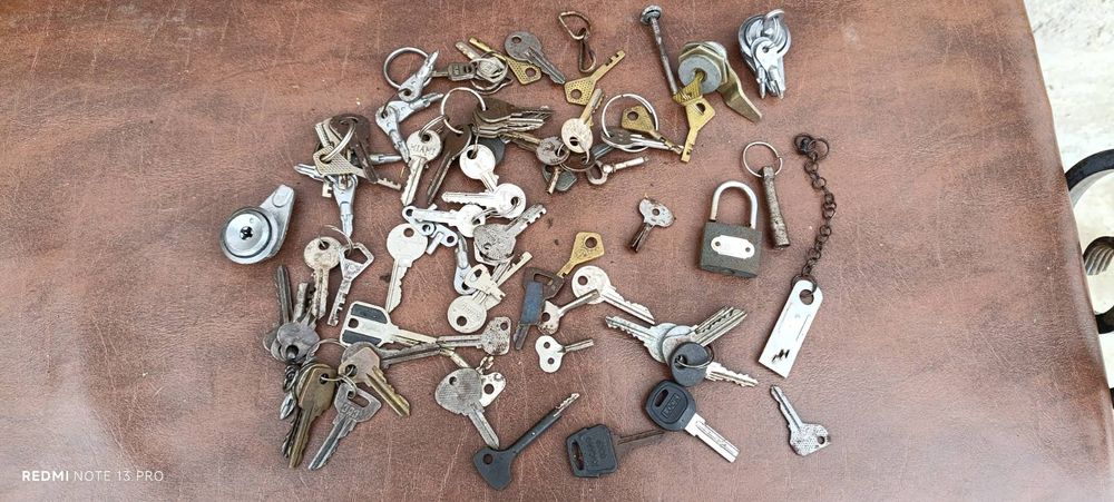 Замки часів СРСР.