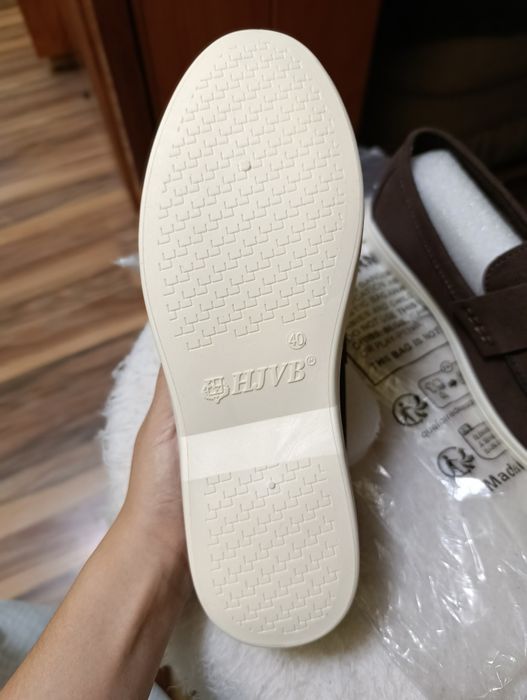 Лофери унісекс коричневого кольору