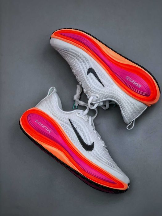 Nike_Vomero Plus White Fire Pink Hyper Crimson r.36