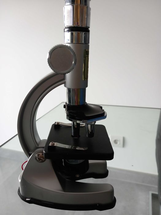 Microscópio science tech