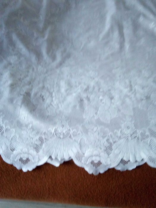 Firanka biała na taśmie wzory kwiatowe, gałązki