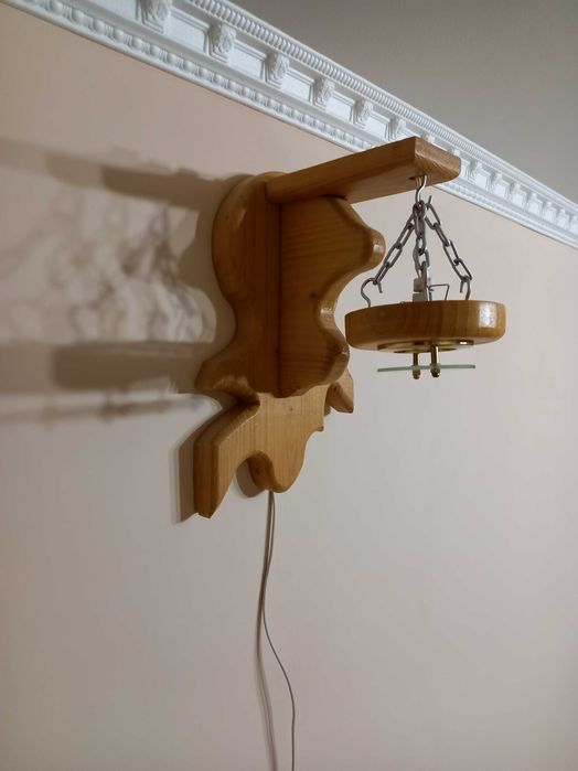 Лампа на стіну з дерева