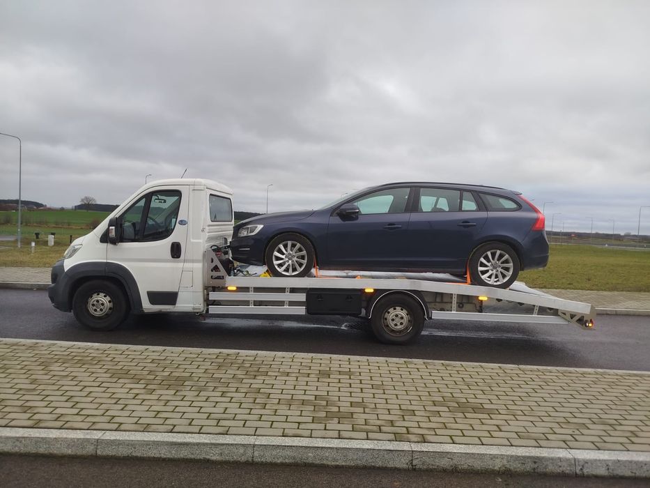 Transport pojazdów / towarów Autolaweta Pomoc drogowa
