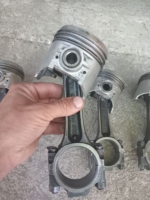 Продам Комплект поршнів