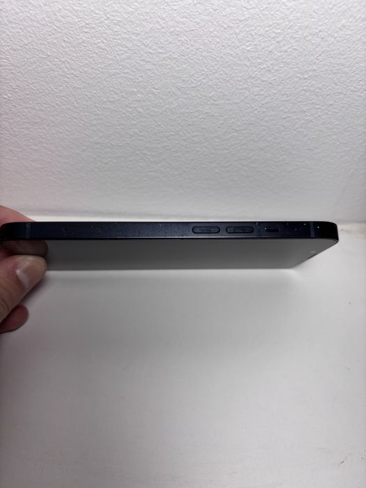 IPhone 13 azul escuro