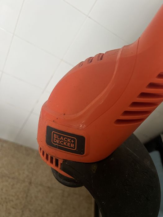 Aparador de relva Black e Decker