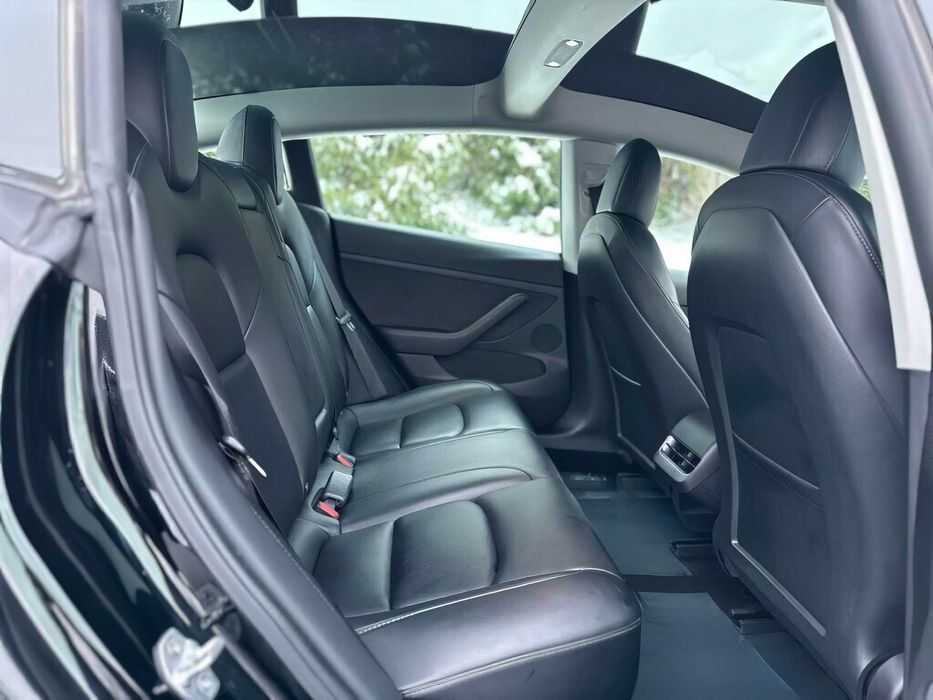 Tesla Model 3 Long Range      2022