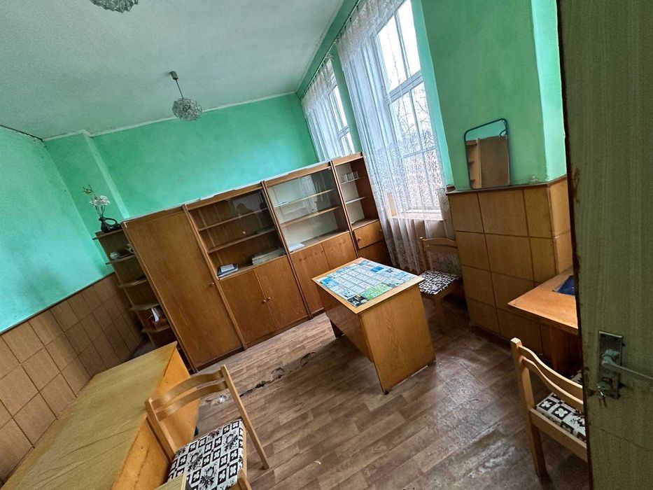 Продається ТЗОВ " Іршавська меблева фабрика"