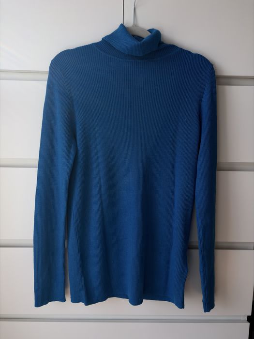 Niebieski prazkowany welniany sweter uniqlo