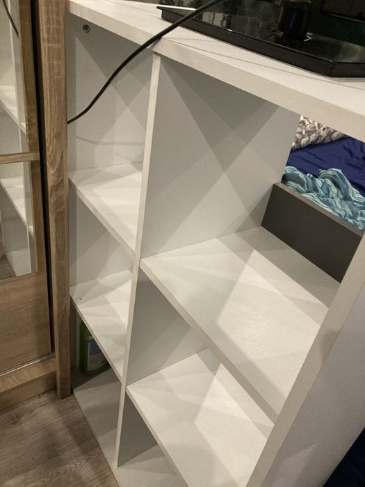 Regał na książki, pod tv