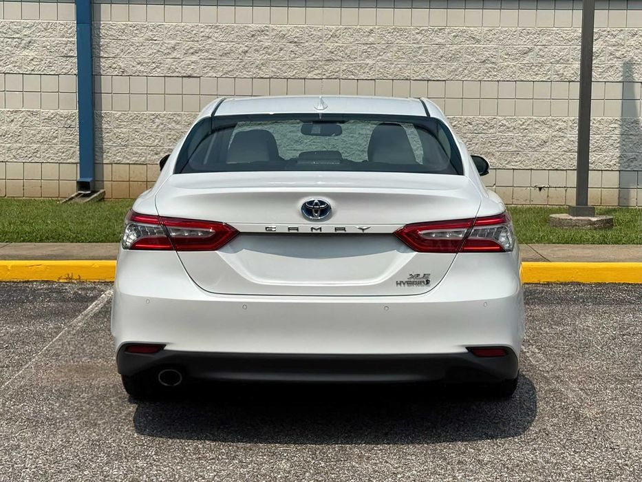 Toyota Camry Hybrid      2019