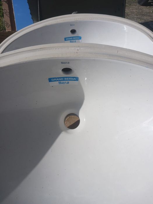 2 lavatórios e um espelho 8*70, tudo novo