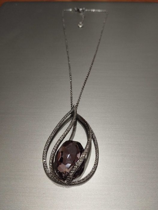 Colar oficial Swarovski Perfeito