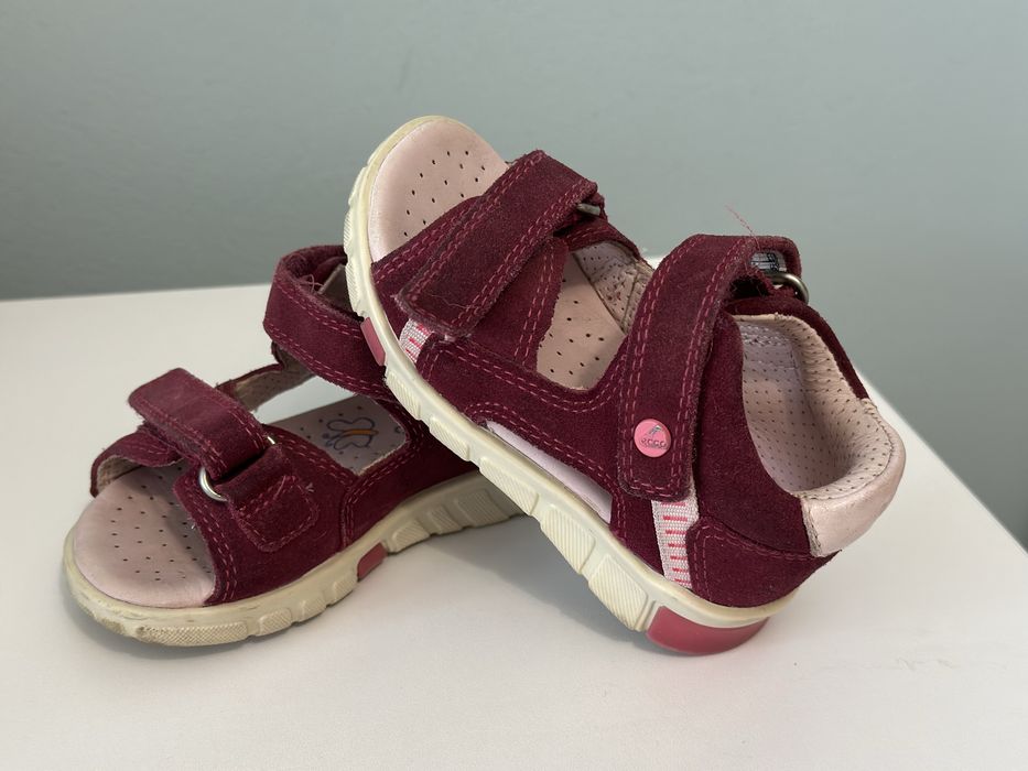 Босоніжки для дівчинки ecco