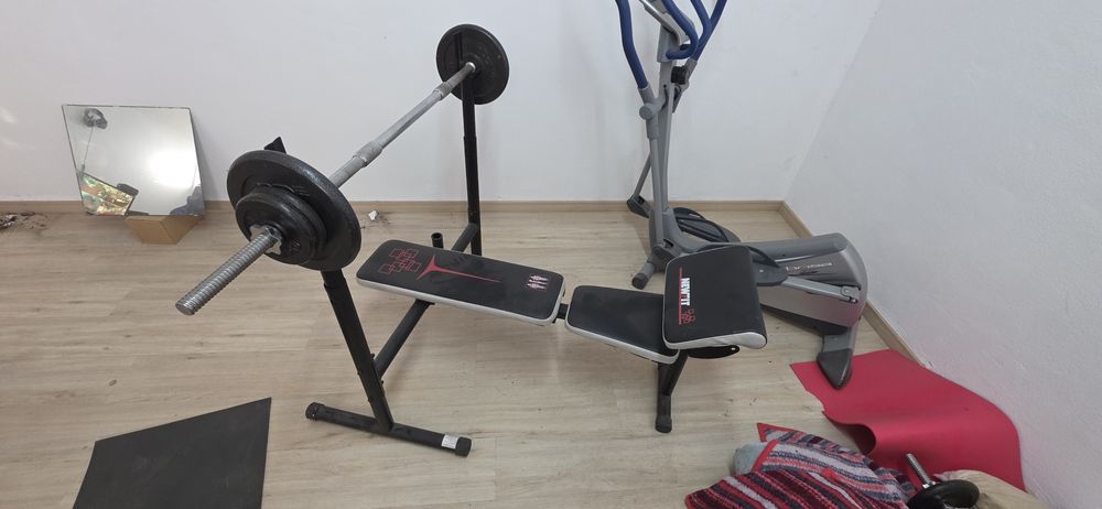 Banco e halteres para musculação
