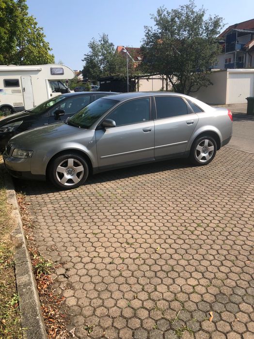 Samochód Audi A4b6 benzyna.