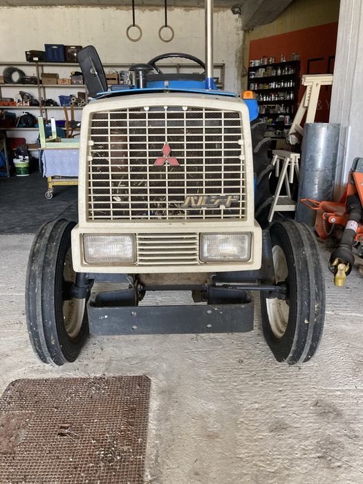 Trator Mitshubishi MT 2501