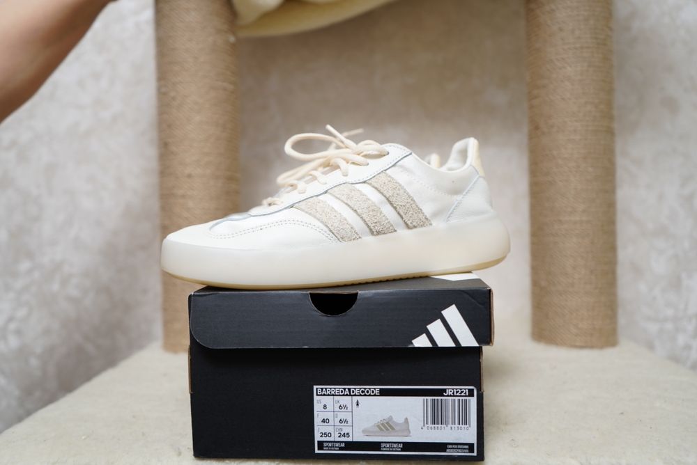 Кроссовки женские adidas barreda decode