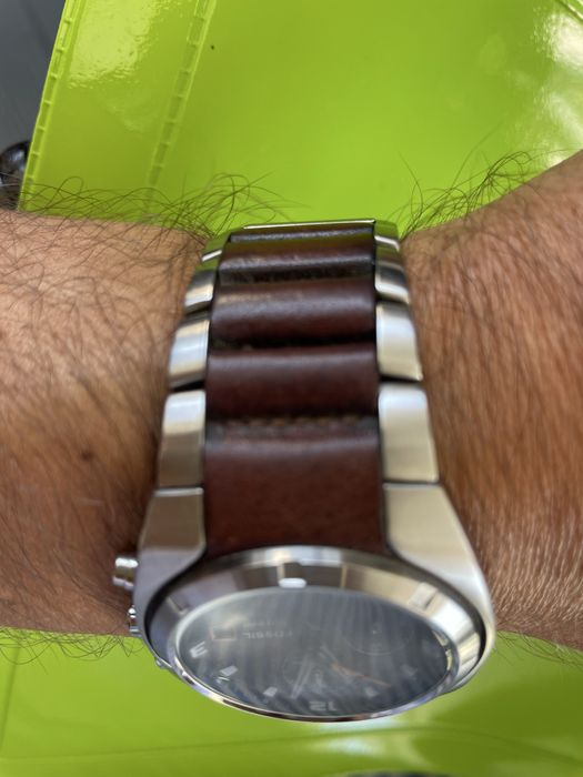 Relógio Fossil castanho e cromado