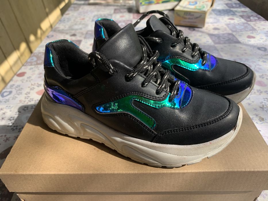 Кроссовки для девочки