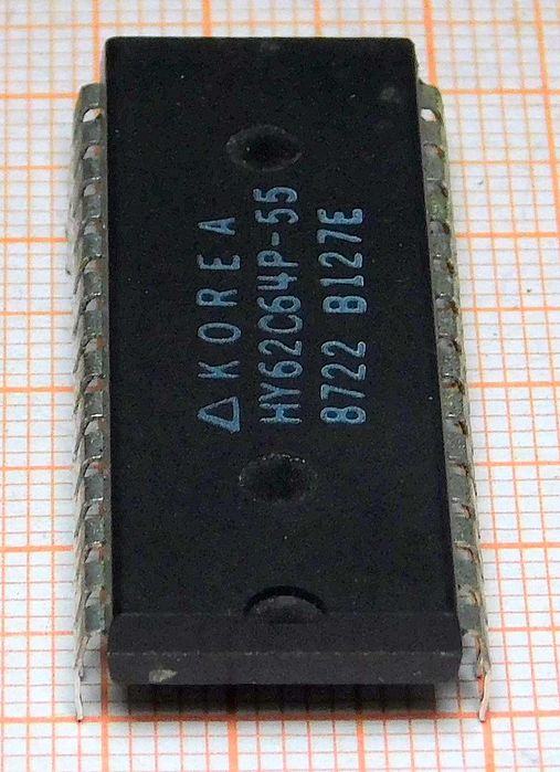 Układ pamięci SRAM HY62C64P 55 [069]