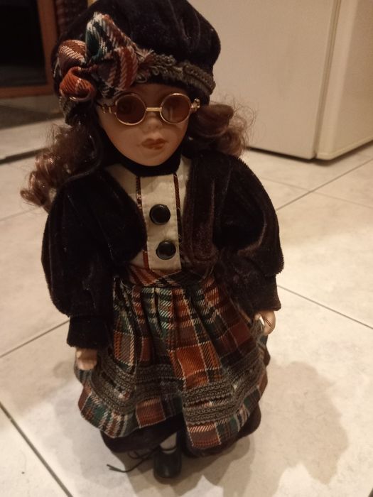 Laleczka porcelanowa 33 cm