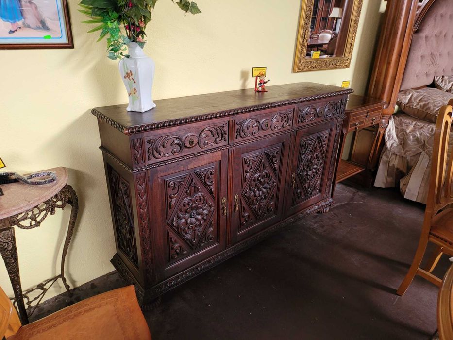 Consola em madeira maciça trabalhada - Muito bom estado