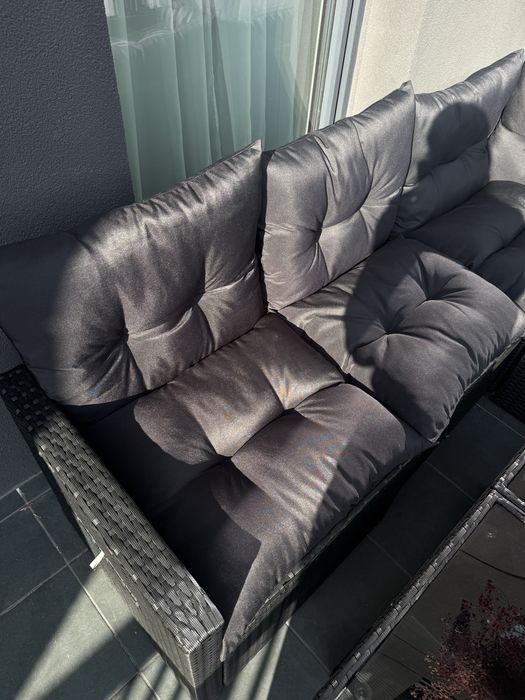 Czarny zestaw mebli balkonowych z regulowanym stolikiem