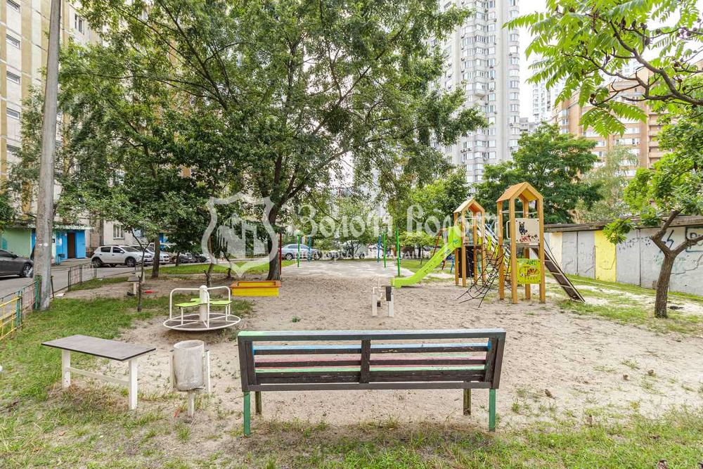 Квартира 3к. Гарний стан. Срібнокільська 22а, Осокорки, Дарницький р-н